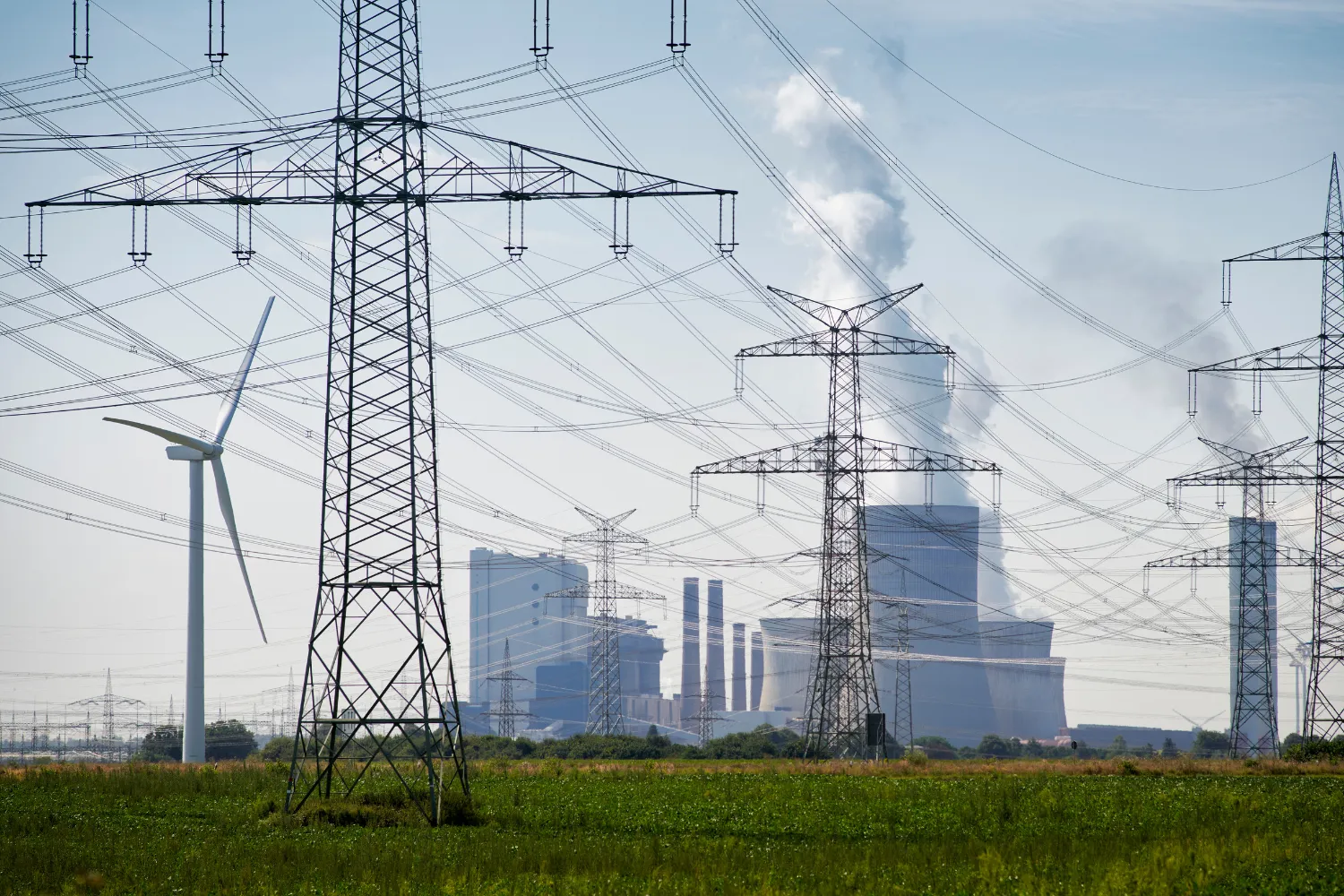 Słup energetyczny wysokiego napięcia
